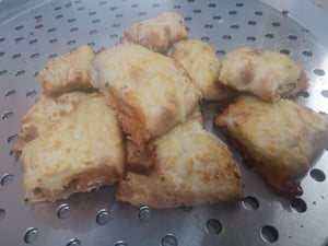 320. Gefülltepizzabrötchen