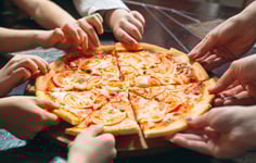 Familienpizza nach Wahl