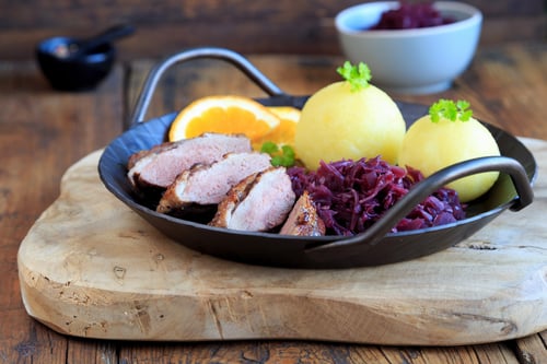 Klöße mit Entenbrust, Rotkohl 
