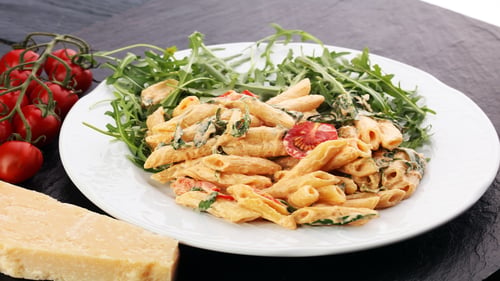 Penne mit Käsesahnesoße und Brokkoli
