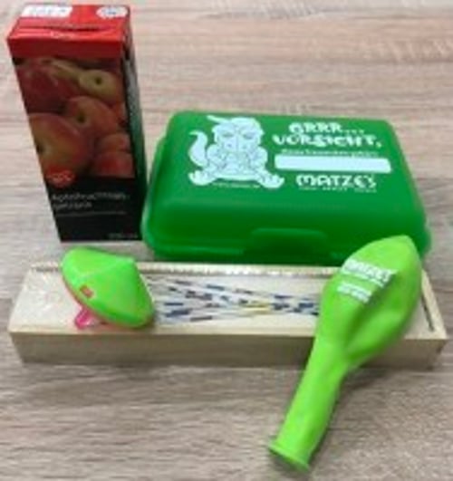Einzelne Kid’s Box Junge ohne Essen