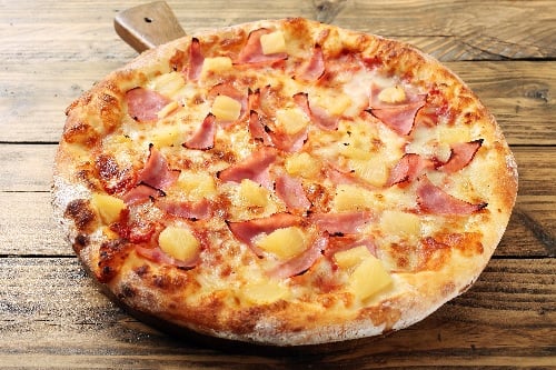 Medium Pizza Hawaii