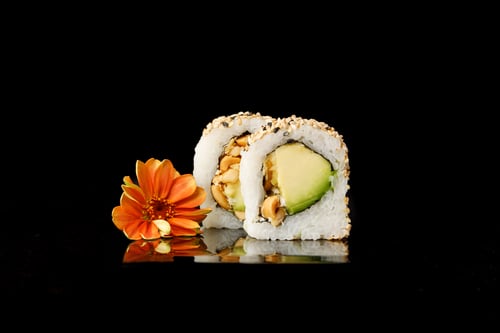 Inside Out Roll Avocado Peanut (vegetarisch) 8 Stück