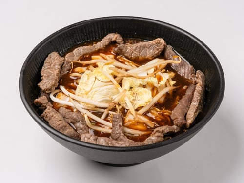 Rindfleisch mit Sojasprossen und Chinakohl