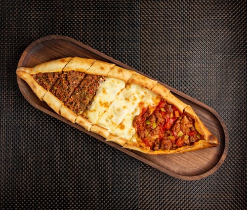 704.Spinat-Pide (Ispanaklı Pide)