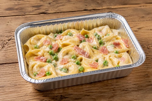 Tortelloni panna, prosciutto e piselli