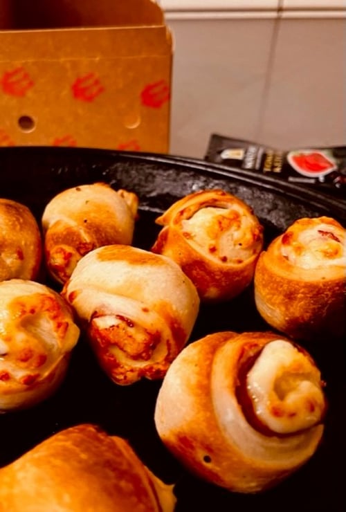 Pizzabrötchen mit Gyros und Zwiebeln (8 Stück)