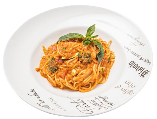 Tomatensauce mit frischem Gemüse