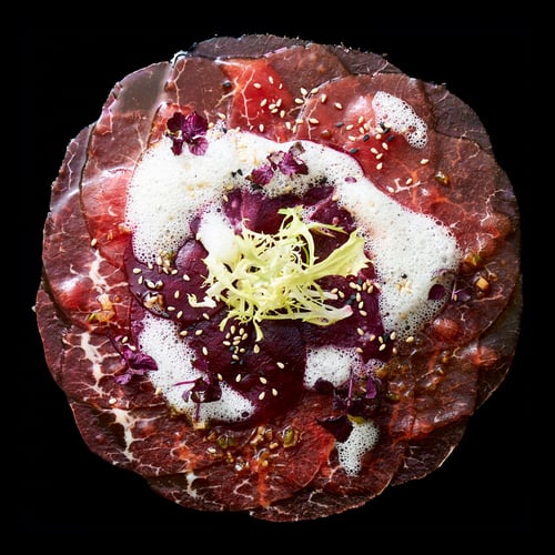 RINDER-CARPACCIO & ROTE BEETE MIT TRÜFFELPONZUBUTTER