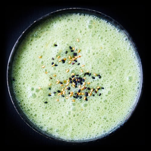 KARTOFFEL-BÄRLAUCH-SUPPE MIT GARNELE