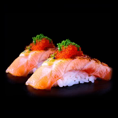 FLAMED  LACHS NIGIRI CREAMY TOBIKKO - 2pc. -