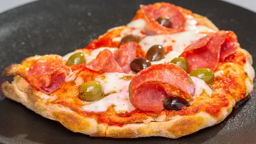 Focaccia Salami & Oliven