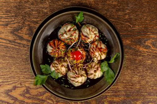 Momos in Sauce (10 Stück)