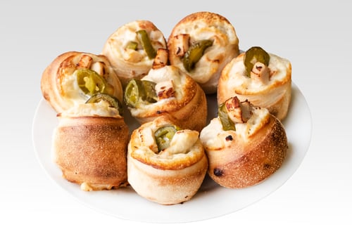 Pizzabrötchen mit Hähnchenfilet & Jalapeños