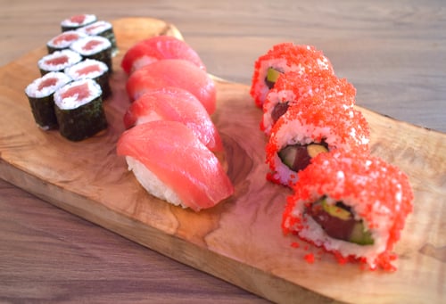 Maguro box (16 st)