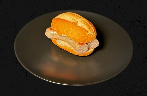 grobes Bratwurstbrötchen