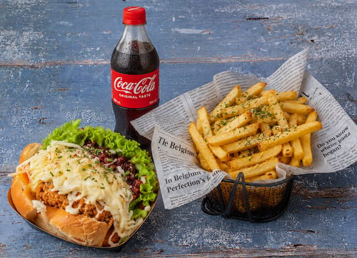 Cheesy Chicken Sandwich Menü (Nicht scharf)