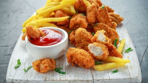 Chicken Nuggets 10 Pieces mit pommes