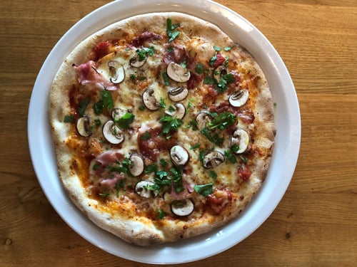 Pizza Prosciutto e Funghi