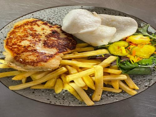 Kipschnitzel met verse friet