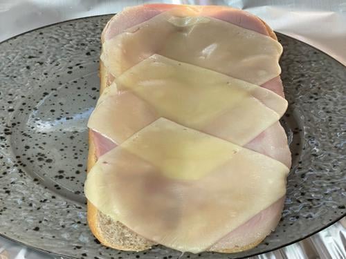 Warme halve stokbrood met kaas