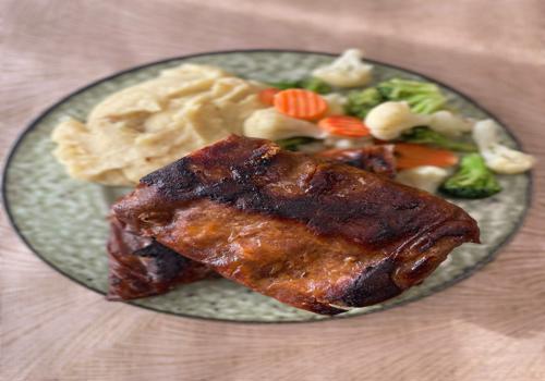 Sparerib met wokgroente en eigengemaakte aardappelpuree