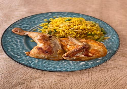 Halve kip  met gele nasi
