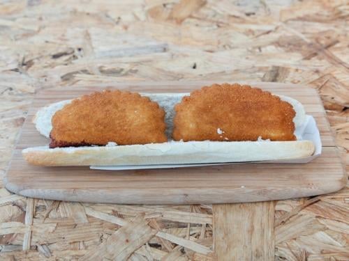 Half stokbrood met 2 kaassoufflé’s