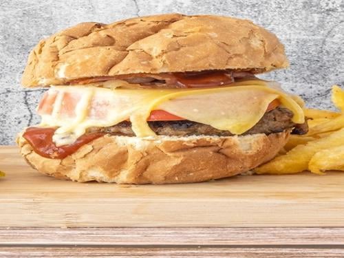 Italiaanse bol met klassieke hamburger