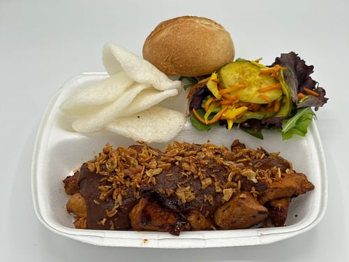 Broodje met huisgemaakte  kipsaté