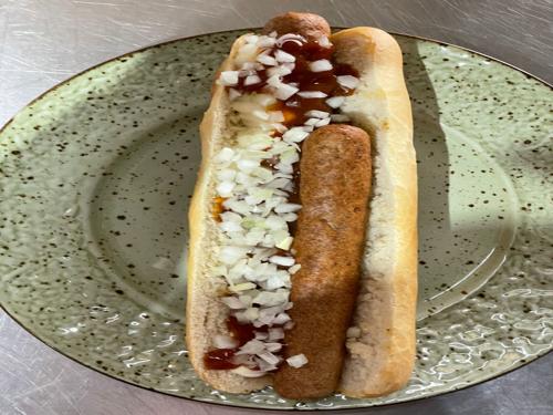 Half stokbrood met 2 frikandellen speciaal