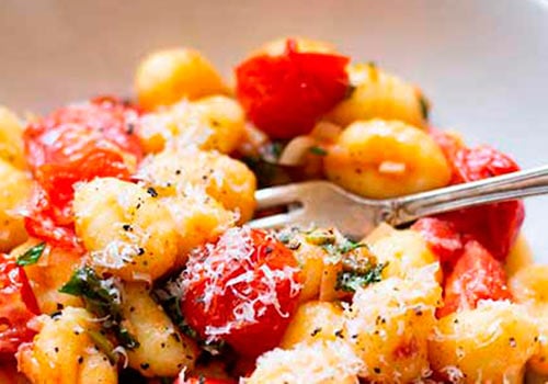 Gnocchis mit Tomaten-Mozzarella-Salat (XL)