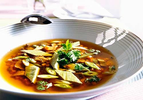 Gemüseeintopf aus Rinderbrühe und Eierstich (M)