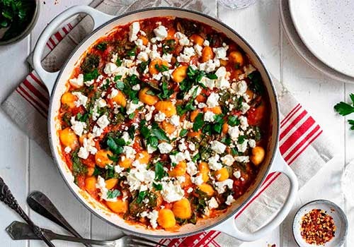 Gnocchis mit rotem Pesto, Feta und Rucola (XL)