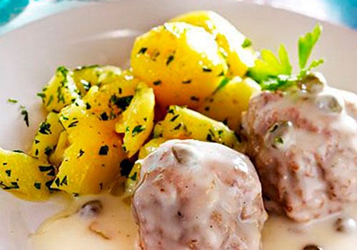 Königsberger Klopse mit Kartoffeln und Rote Bete (M)