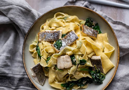 Pasta mit Rahmspinat und Forelle