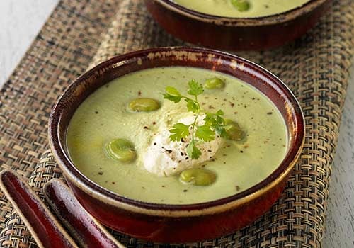 Cremige Bohnensuppe mit Vollkornbrot Croutons und Parmesan (M)
