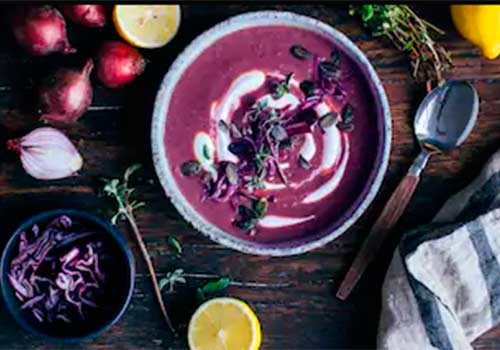 Rotkohl-Kokos-Suppe mit Kürbiskernen (XL)