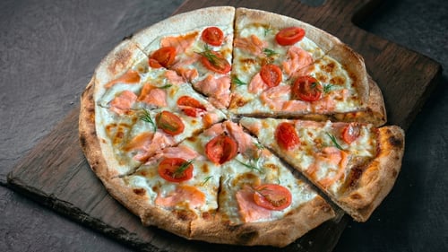 25 Pizza Lachs Deluxe