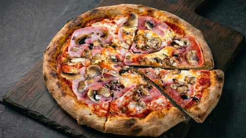 25 Pizza Prosciutto e Funghi