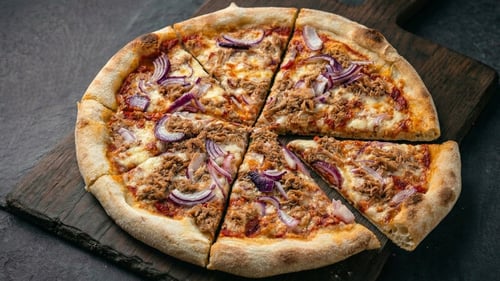 25 Pizza Tonno