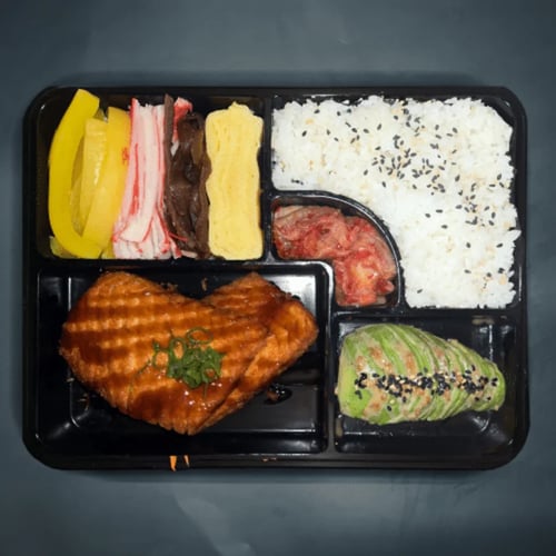 Bento mit gegrilltem Lachs