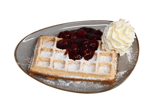 Waffel mit heißen Kirschen und Sahne
