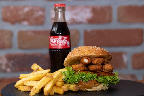 Crispy Chicken Avocado Burger Menü