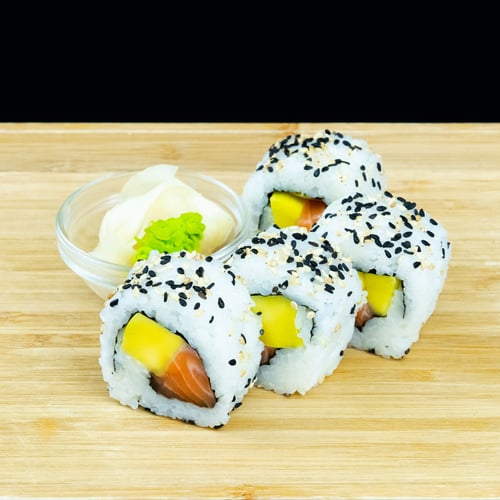 Uramaki Sake Mango Roll