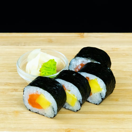 Futomaki Sake Mango Roll