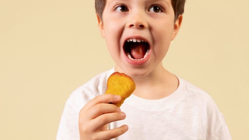 Kinder-Menü 6er Nuggets mit Ketchup und KiddyBox