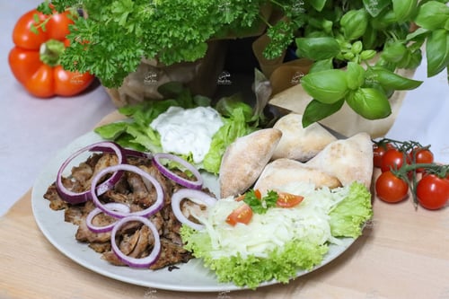 Gyros-Teller mit Pizzabrot ungefüllt