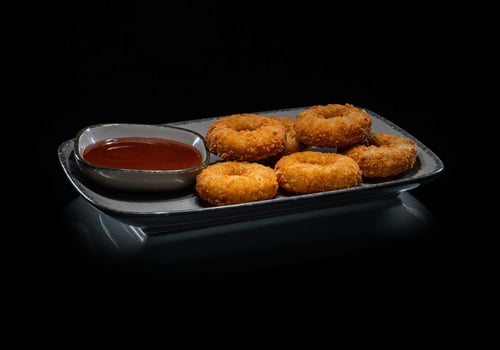 MOZZARELLA ONION RINGS  6 Stück 