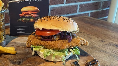 Sydney De Luxe chicken burger